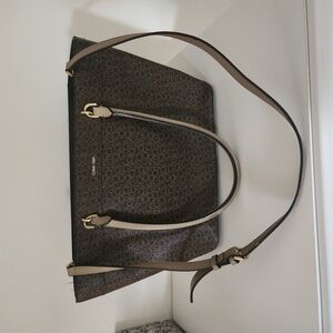 Lady's Purse in great condition.